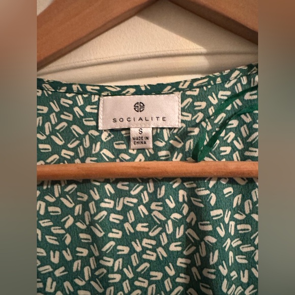 Socialite Printed Ruffle Dress - Picture 10 of 12